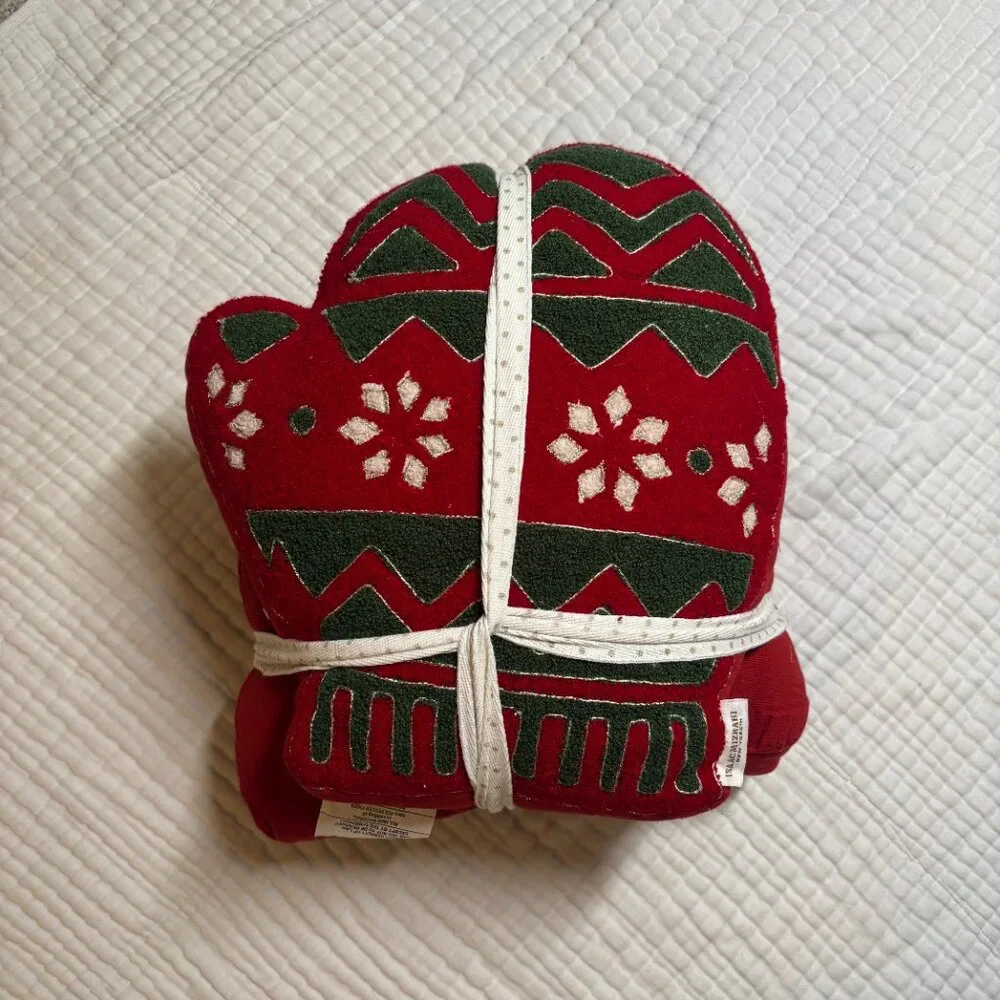 Isaac Mizrahi Holiday Oven Mitten pillow Set Red Green Textured – NWT